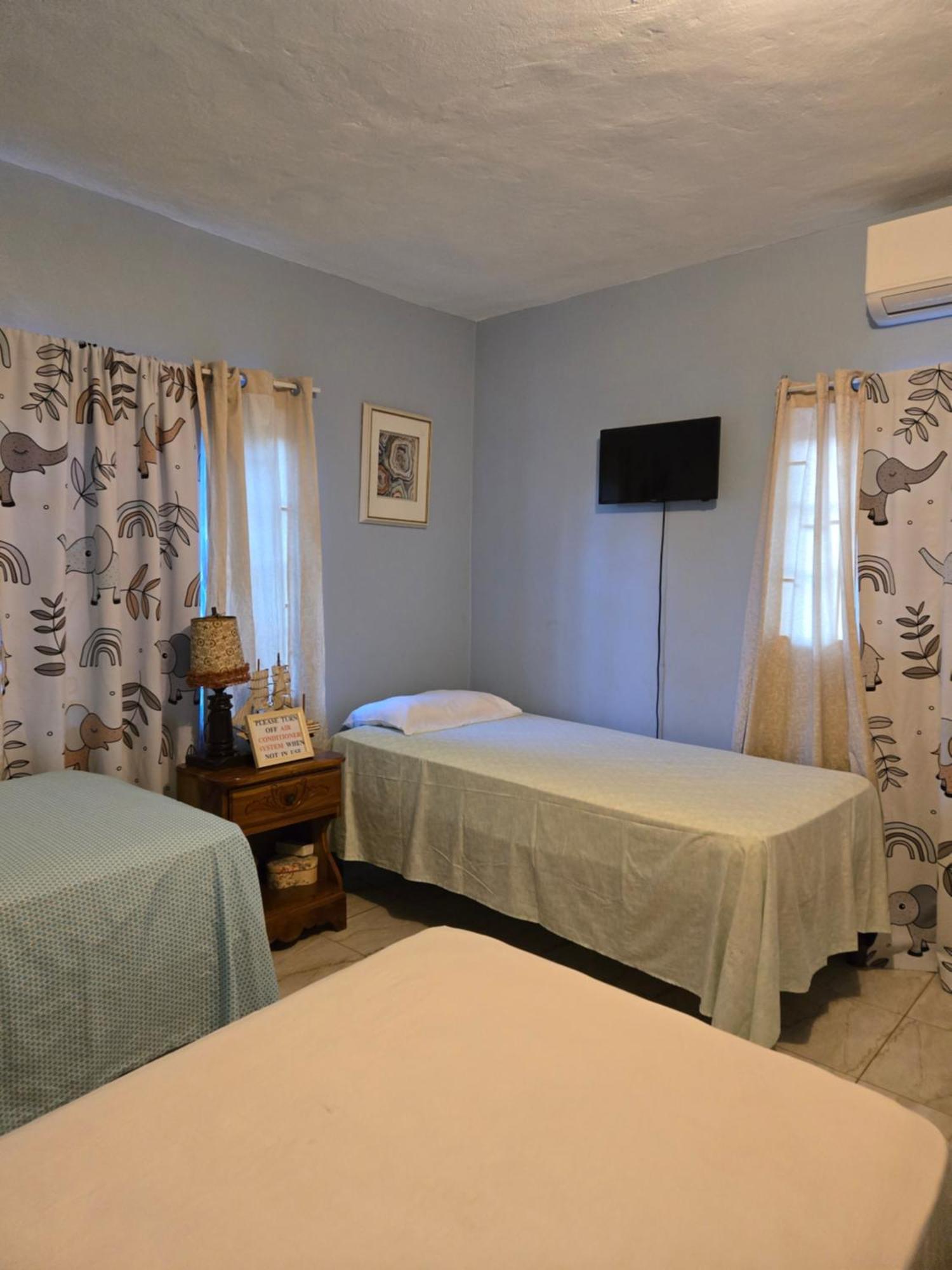 Eve'S Rockaway Villa Alligator Pond Village ภายนอก รูปภาพ